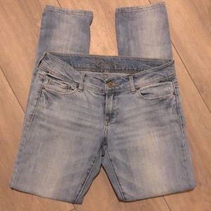 Light wash skinny jeans